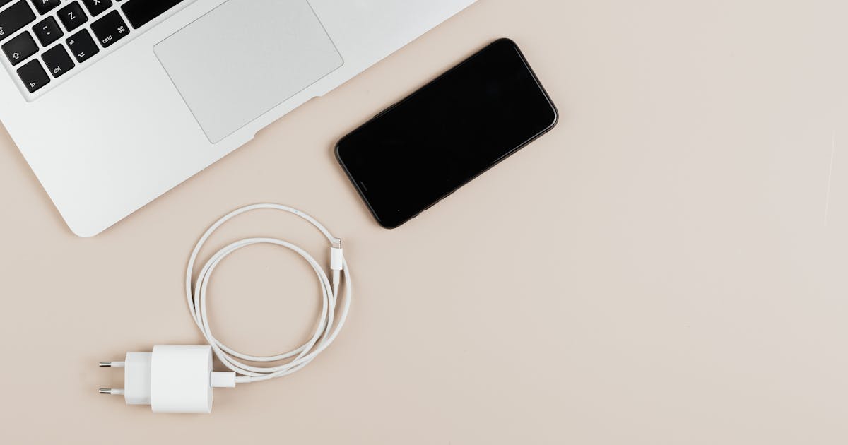 Laptop Şarj Edebilen En İyi Powerbankler 2026: Masaüstü Olmadan Üretkenlik